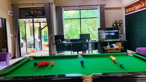 A pool table with balls, a television, and a desk with a computer. - Baan Barrier (Pattaya)