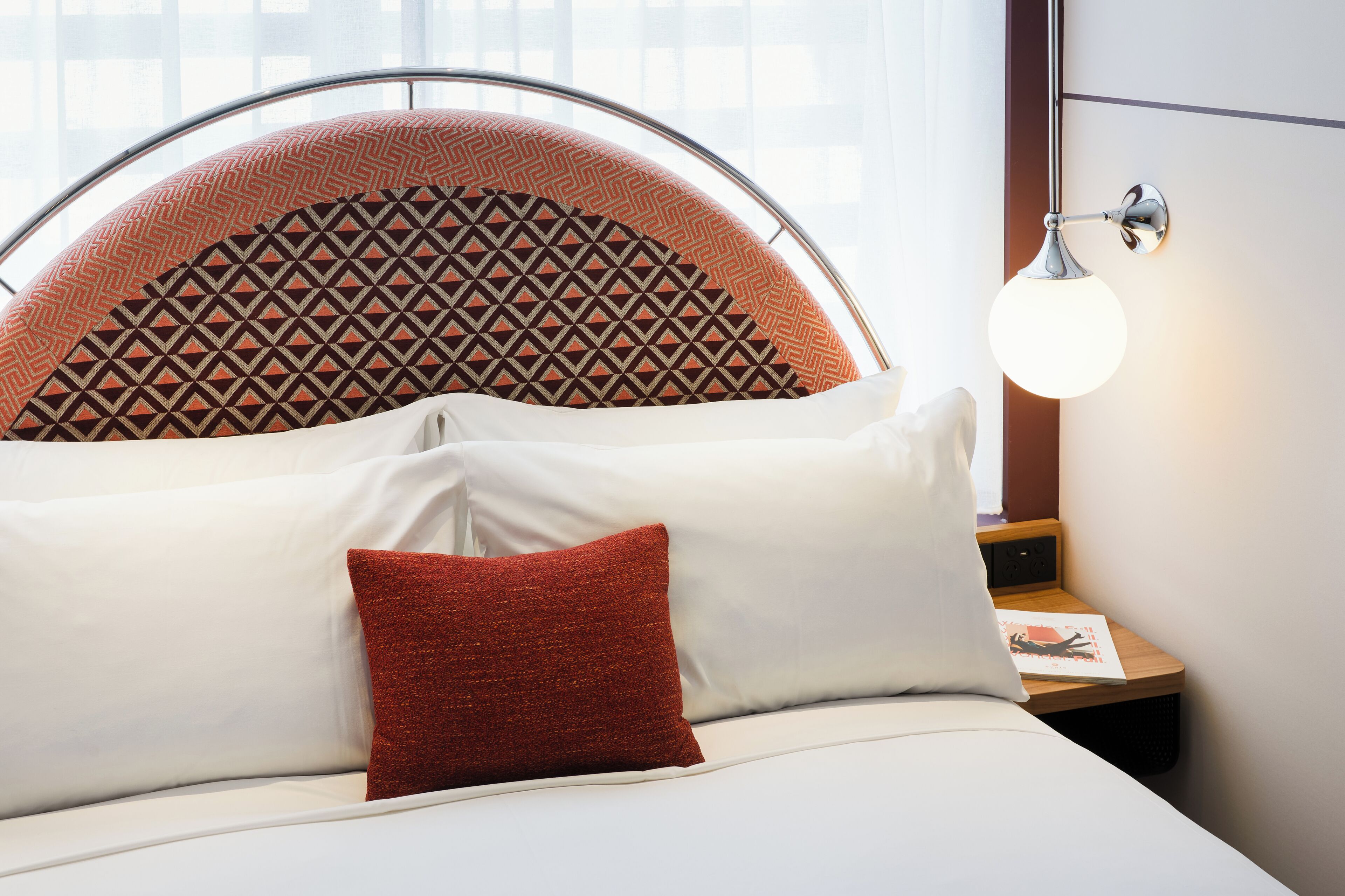 Room, 1 Queen Bed (Snug) | Pillowtop beds, in-room safe, blackout drapes, soundproofing