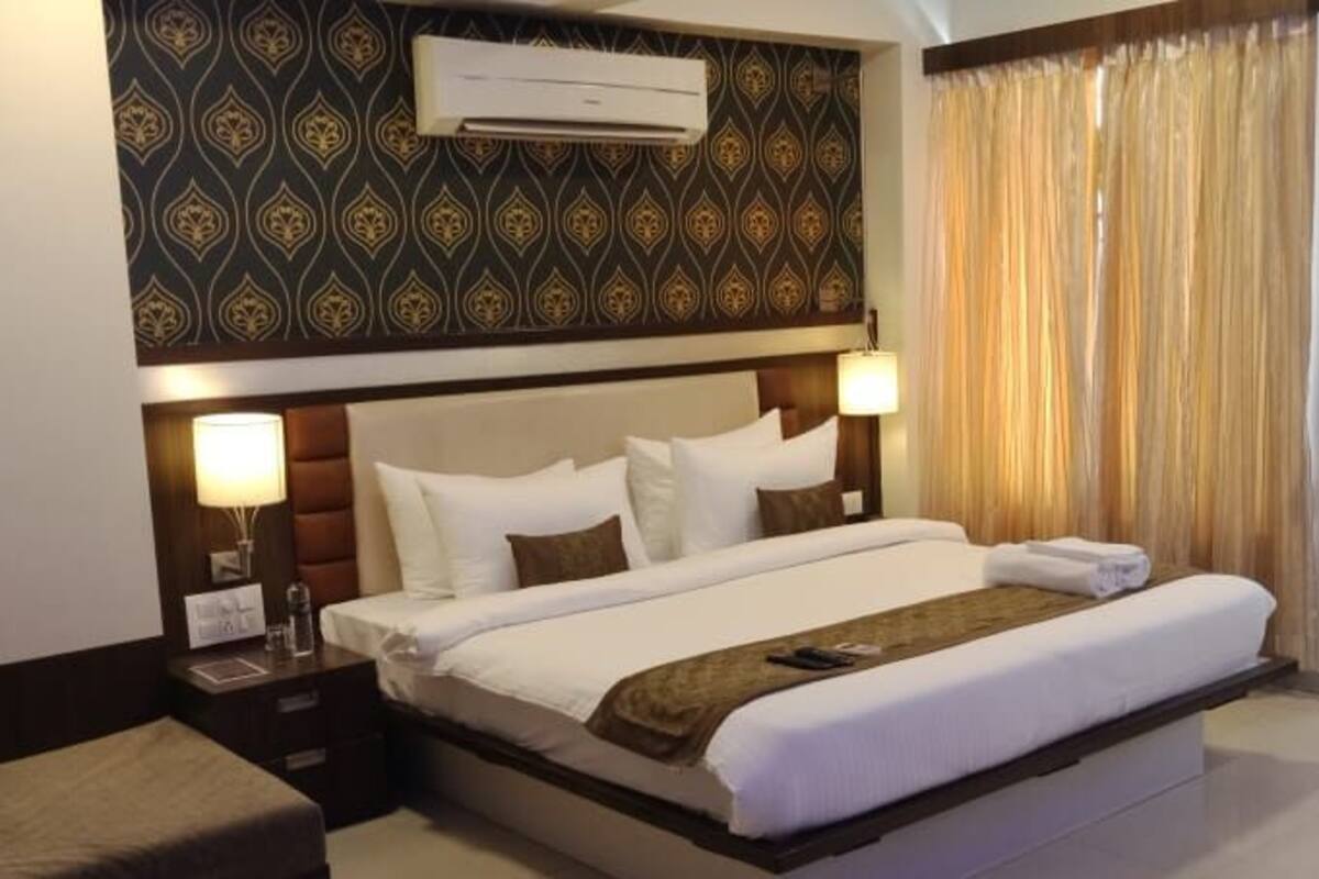 1 bedroom, Egyptian cotton sheets, premium bedding, down duvets
