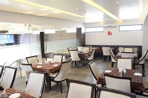 Breakfast, lunch and dinner served - Hotel Sai Vijay (Nashik)