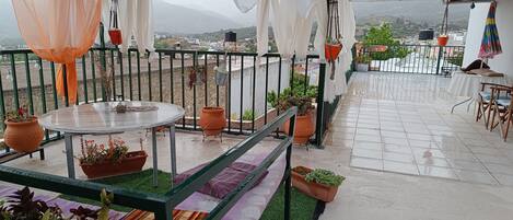 تناول الطعام بالخارج