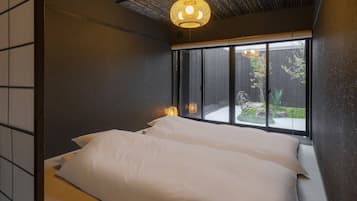 Sanjusangendo Yoinotake | 2 bedrooms, in-room safe, individually decorated, individually furnished