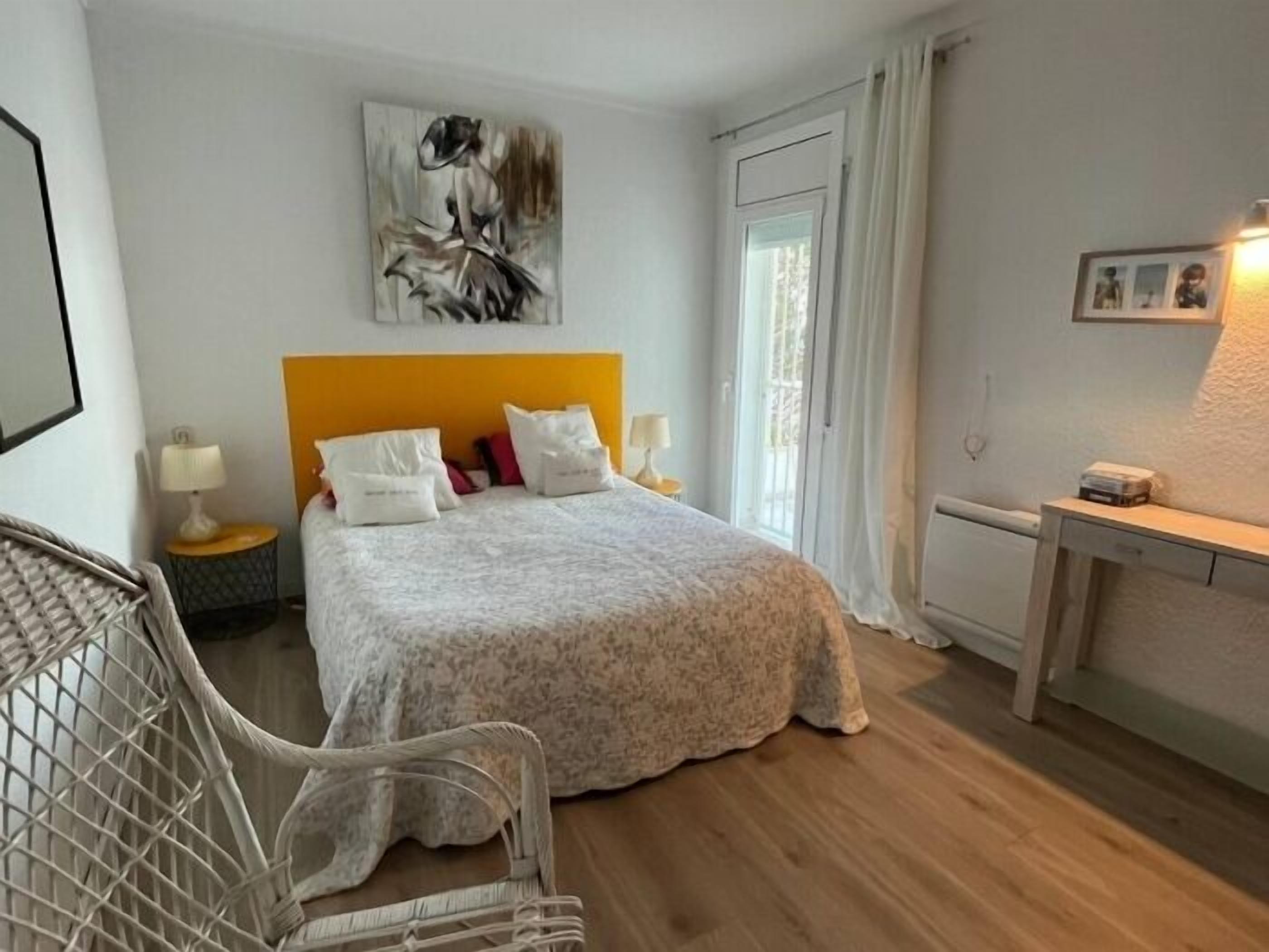 3 bedrooms, iron/ironing board, internet