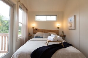 2 bedrooms, desk, iron/ironing board, travel cot