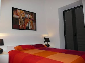 1 chambre, fer et planche à repasser, accès Internet, draps fournis