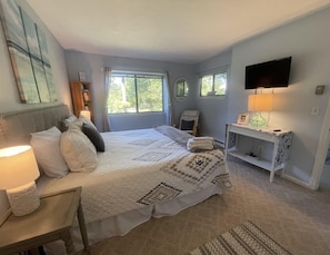 2 bedrooms, desk, iron/ironing board, travel cot