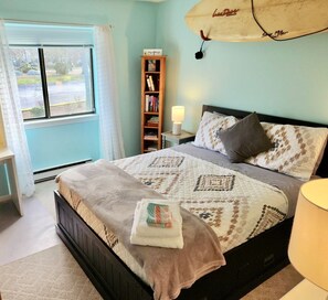 2 bedrooms, desk, iron/ironing board, travel cot