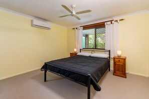 1 bedroom, WiFi - Banksia Gem One Street Back From Waterfront (Banksia Beach)