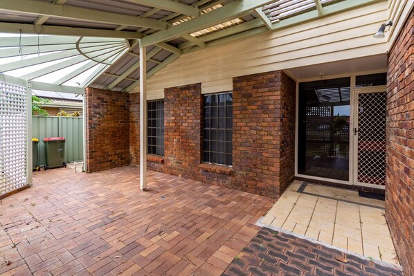 Exterior detail - Banksia Gem One Street Back From Waterfront (Banksia Beach)