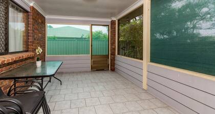 Banksia Gem One Street Back From Waterfront