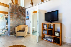 Unclassified image, 4 of 25, button - Baltic Sea country house with south-facing terrace and pond OFC 07 - Country house with south-facing terrace on the (Ribnitz-Damgarten)