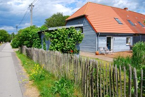 Unclassified image, 3 of 25, button - Baltic Sea country house with south-facing terrace and pond OFC 07 - Country house with south-facing terrace on the (Ribnitz-Damgarten)