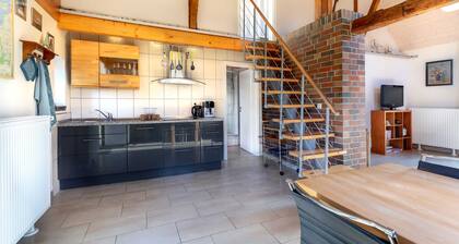 Baltic Sea country house with south-facing terrace and pond OFC 07 - Country house with south-facing terrace on the