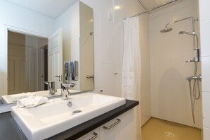 Appartamento Luxury | Bagno | Doccia, doccia idromassaggio, asciugacapelli, asciugamani