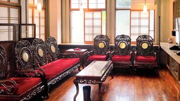 Superior Villa, Non Smoking | Living area | Flat-screen TV