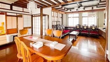 Superior Villa, Non Smoking | Dining room