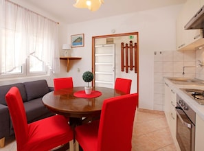 Apartment (Standard Two Bedroom Apartment - Suns) | Esszimmer