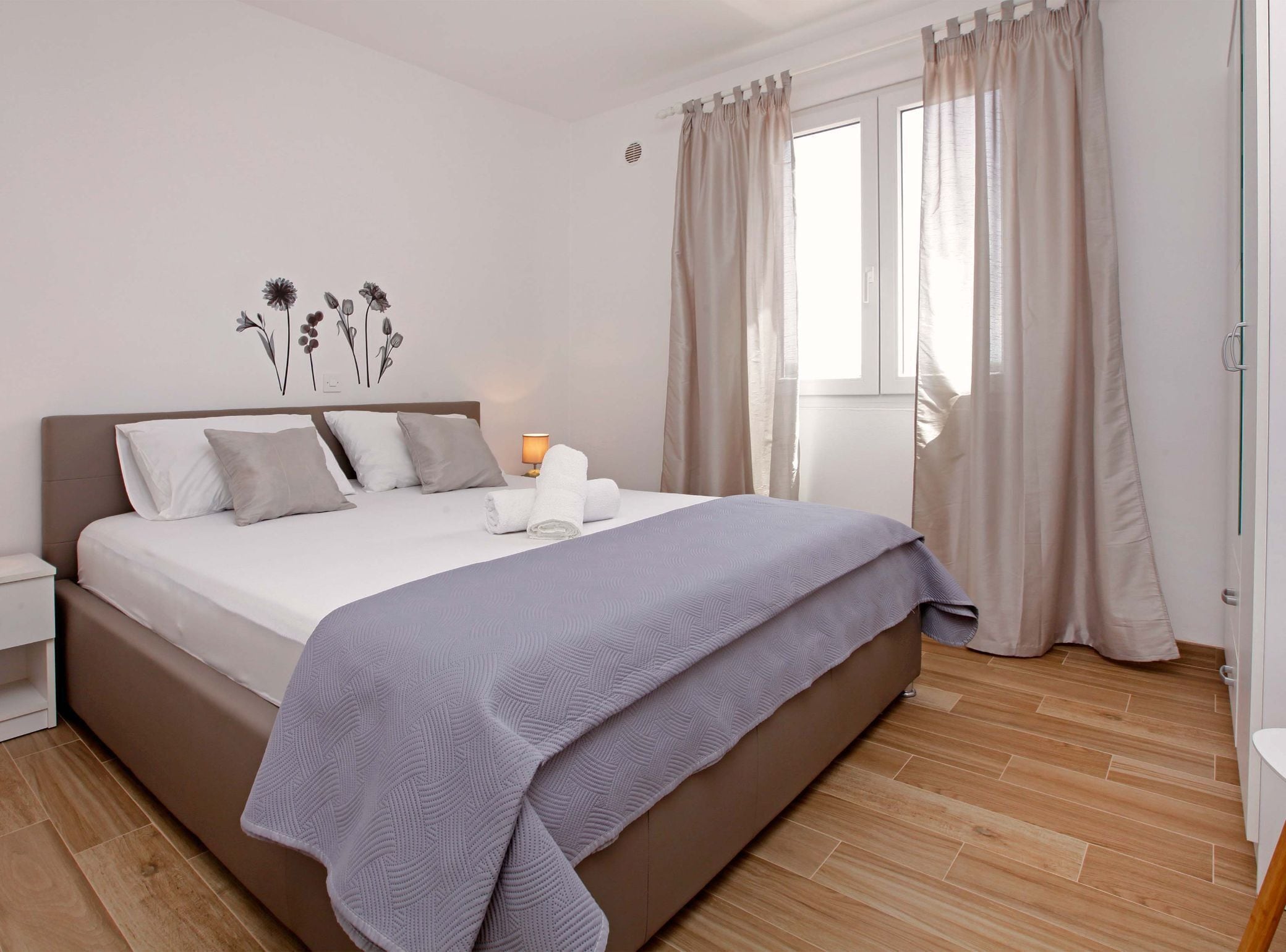 Leilighet (Standard Two Bedroom Apartment - Suns) | 9 soverom, strykejern/-brett, wi-fi (inkludert) og sengetøy