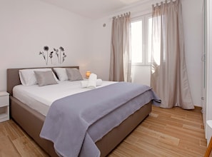 Leilighet (Standard Two Bedroom Apartment - Suns) | 9 soverom, strykejern/-brett, wi-fi (inkludert) og sengetøy