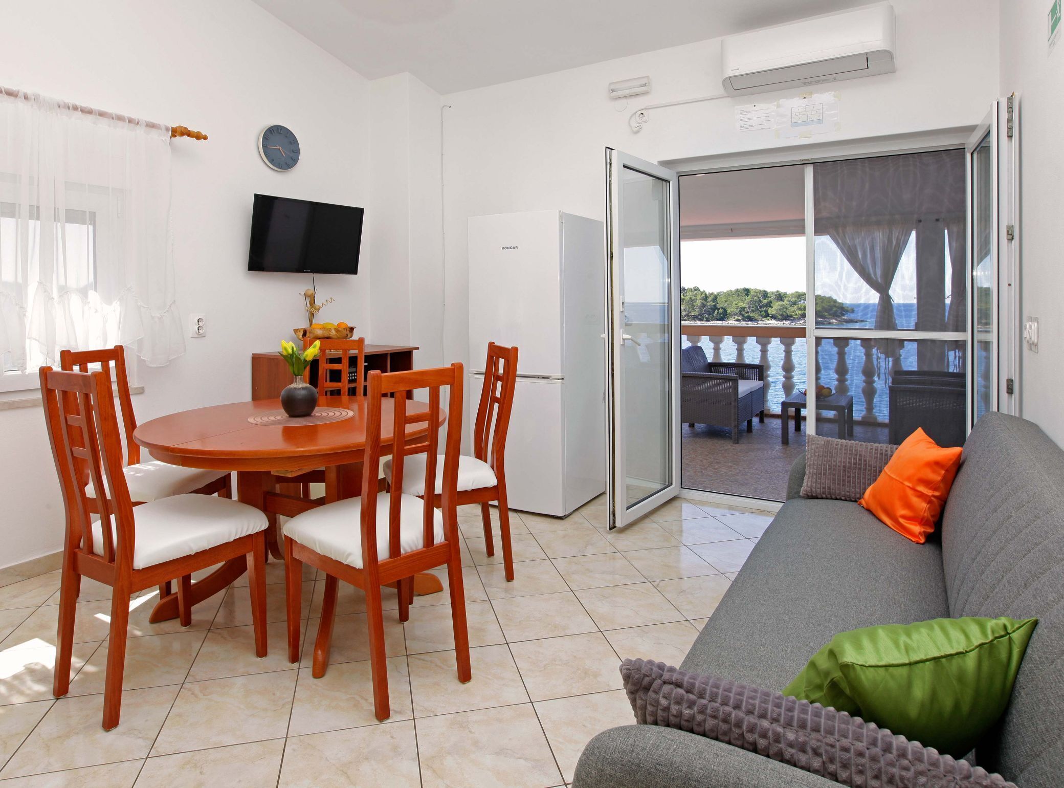Apartment (Three Bedroom Apartment - Rosemary) | Dining room