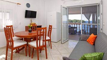 Apartment (Three Bedroom Apartment - Rosemary) | Dining room