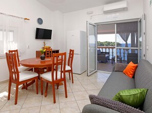 Appartement (Three Bedroom Apartment - Rosemary) | Salle à manger