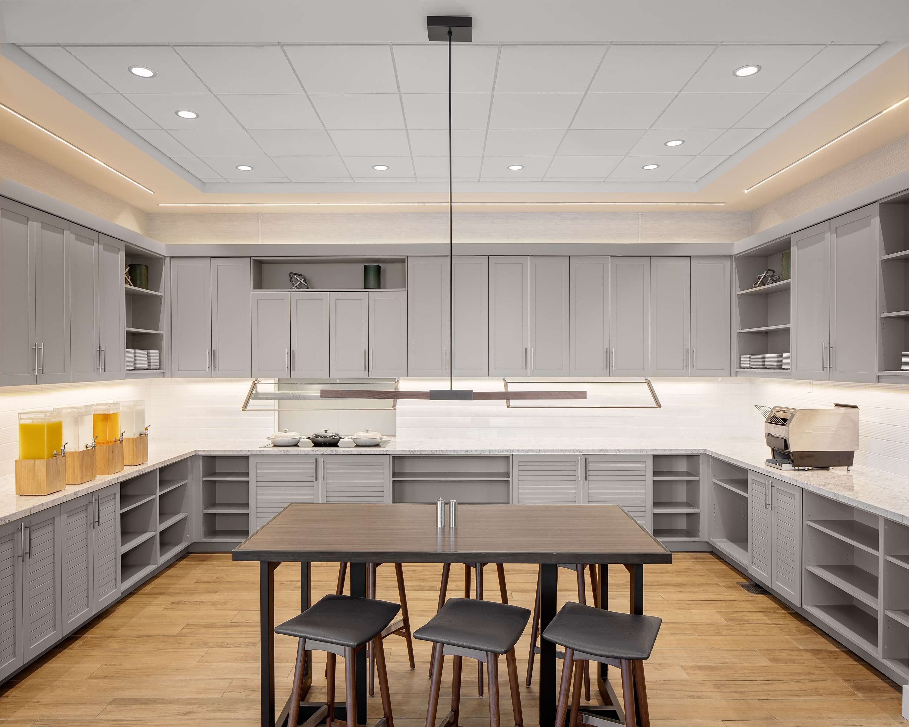 free daily full breakfast