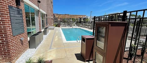 Outdoor pool, pool loungers