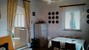 Apartment (Two Bedroom Apartment with Terrace an) | In-room dining