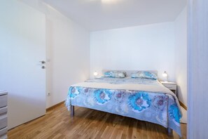 아파트 (One Bedroom Apartment with Terrace) | 1 개의 침실, 다리미/다리미판, 무료 WiFi, 침대 시트
