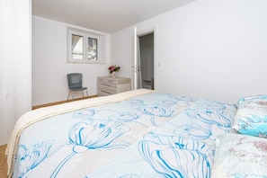 Appartement (One Bedroom Apartment with Terrace) | 1 chambre, fer et planche à repasser, Wi-Fi gratuit, draps fournis
