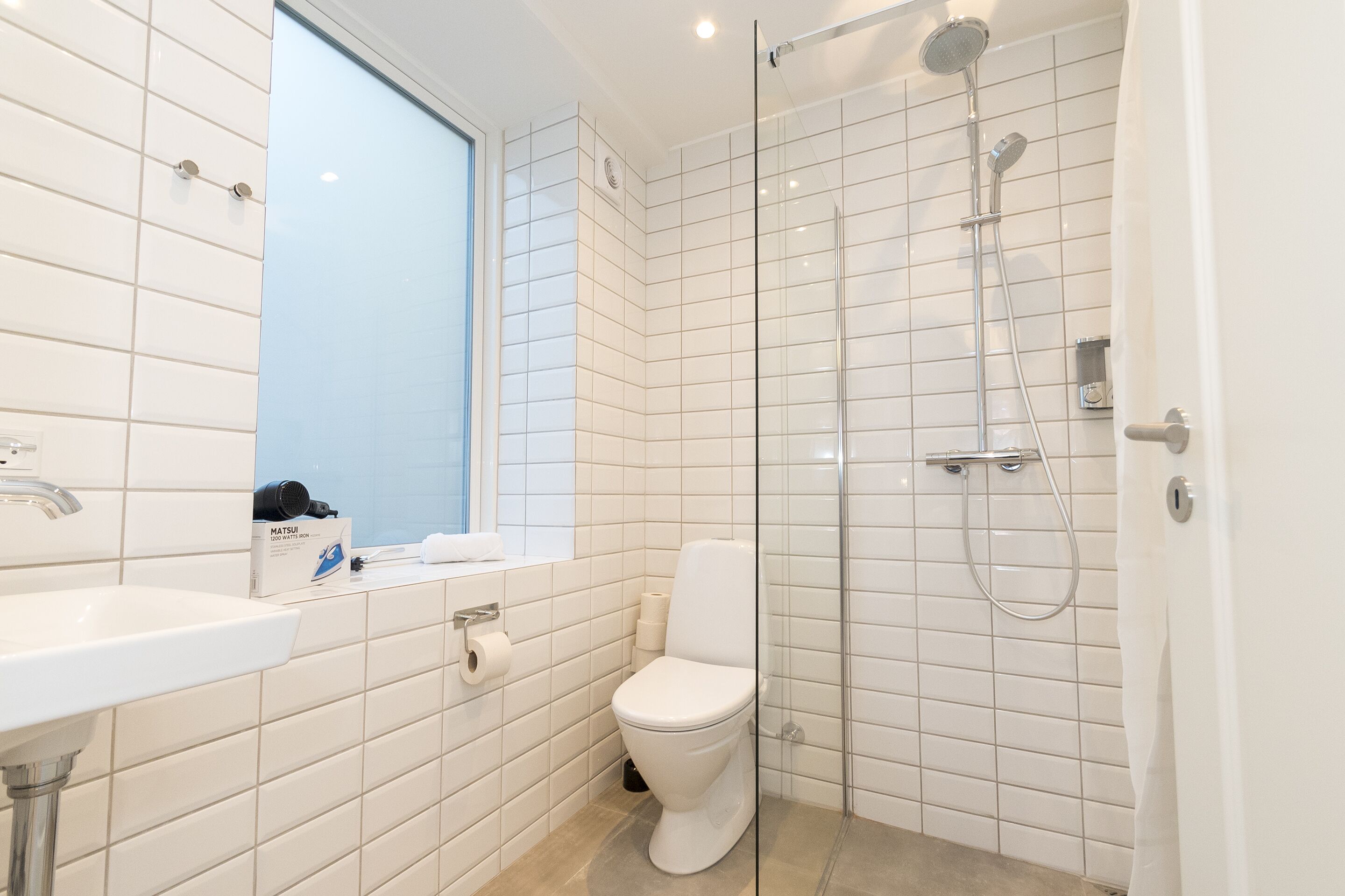 Ducha, cabezal de ducha con hidromasaje, secador de pelo