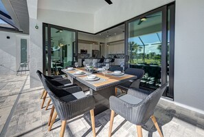 Dining - Island Pearl | Lake front | Pool | Spa (Rotonda West)