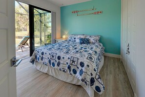 3 bedrooms, desk, iron/ironing board, free WiFi