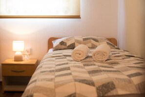 2 Schlafzimmer, Schreibtisch, schallisolierte Zimmer