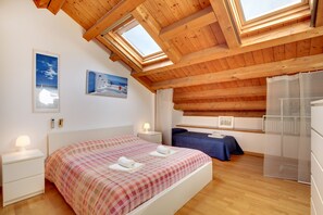 1 chambre, fer et planche à repasser, lit parapluie, Wi-Fi gratuit