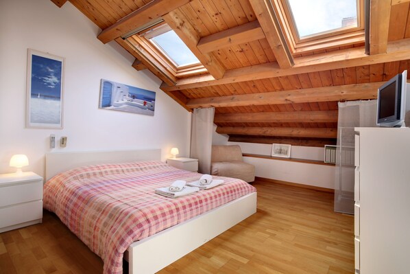 1 chambre, fer et planche à repasser, lit parapluie, Wi-Fi gratuit
