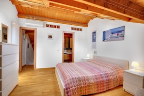 1 chambre, fer et planche à repasser, lit parapluie, Wi-Fi gratuit