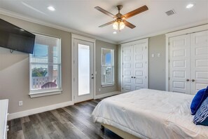 3 bedrooms, iron/ironing board, Internet, bed sheets