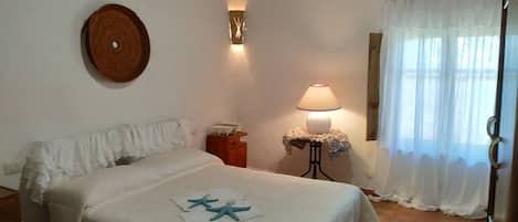 2 habitaciones, tabla de planchar con plancha, wifi y ropa de cama