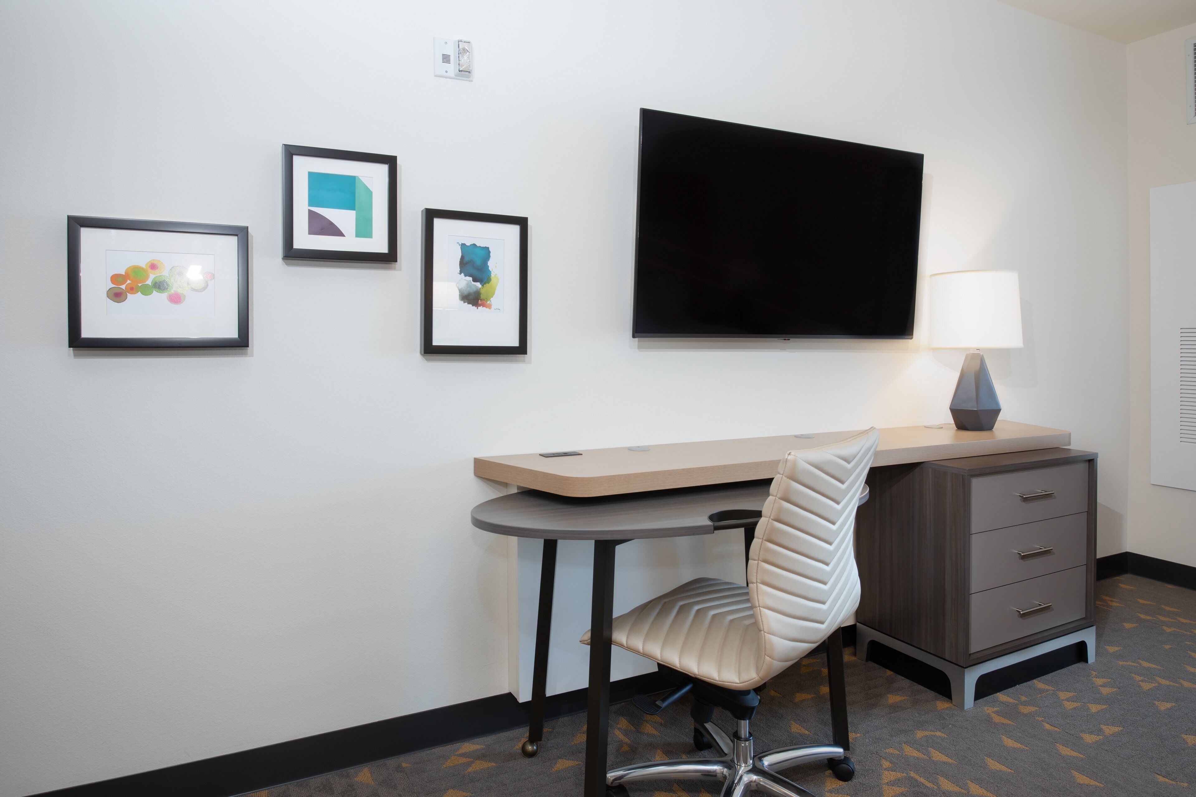 1 bedroom, premium bedding, desk, laptop workspace