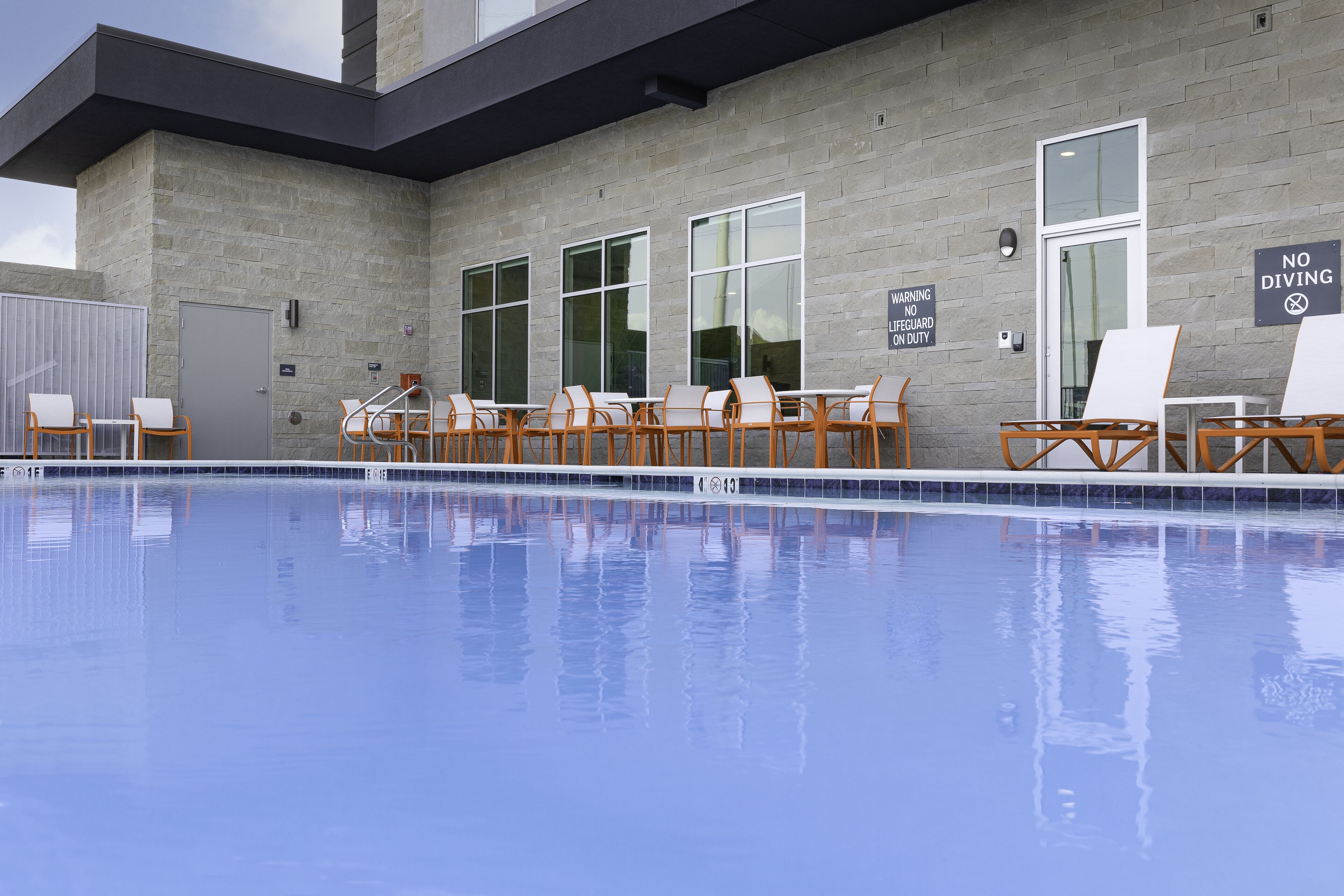 outdoor pool, open 8:00 am to 10:00 pm, pool loungers