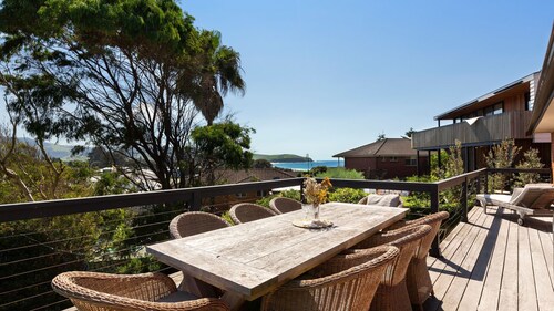 Breeze on Barclay - Coastal Relaxation