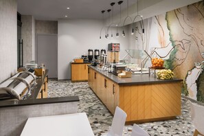Free daily continental breakfast - SpringHill Suites by Marriott New York Manhattan/Chelsea (New York)