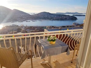Outdoor dining - Rooms Anka, (16431), Dubrovnik, hr (Dubrovnik)
