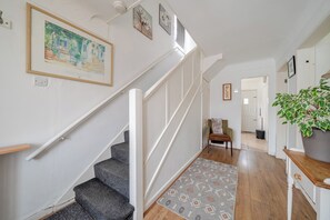 Interior - Semi Rural House - Stay 3 - Pet - Parking - Garden (Chester)