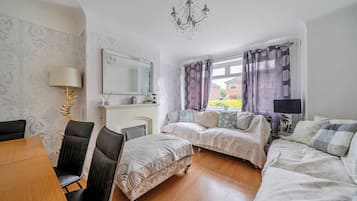 3 bedrooms, iron/ironing board, free WiFi, bed sheets