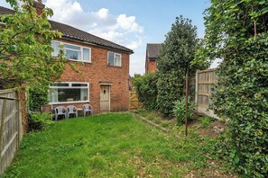 Exterior - Semi Rural House - Stay 3 - Pet - Parking - Garden (Chester)