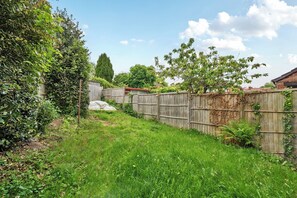 Property grounds - Semi Rural House - Stay 3 - Pet - Parking - Garden (Chester)