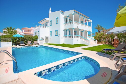 Villa Azul | 4 Bedrooms | Easy Walking to the Beach | Galé